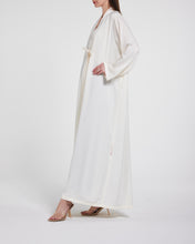 Load image into Gallery viewer, Style 20 - Cream Satin
